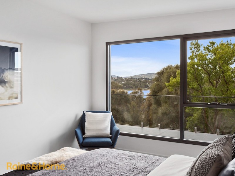 2/43 Suncoast Drive, Blackmans Bay TAS 7052