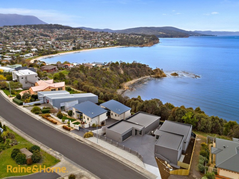 2/43 Suncoast Drive, Blackmans Bay TAS 7052
