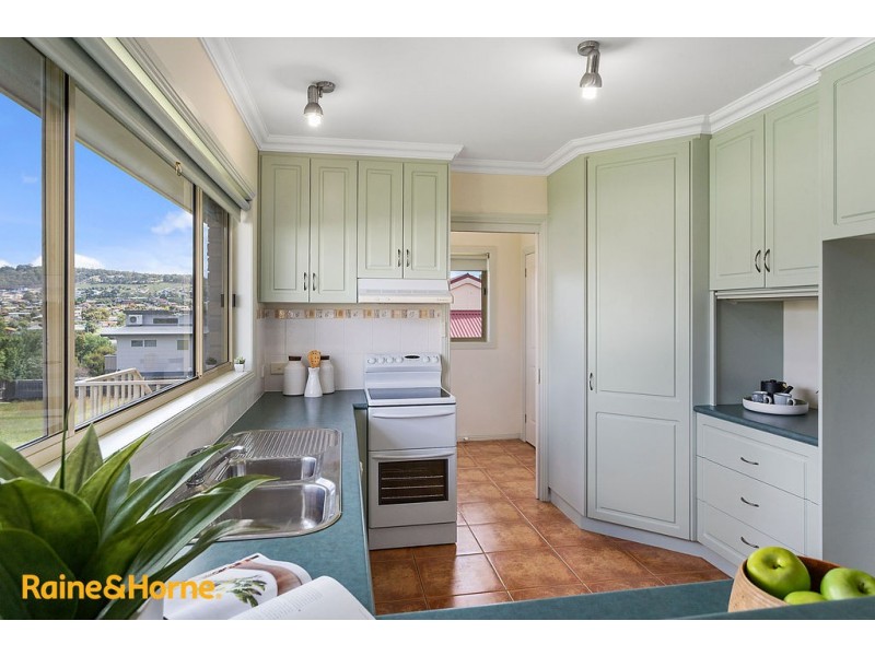 4/4 Home Avenue, Blackmans Bay TAS 7052