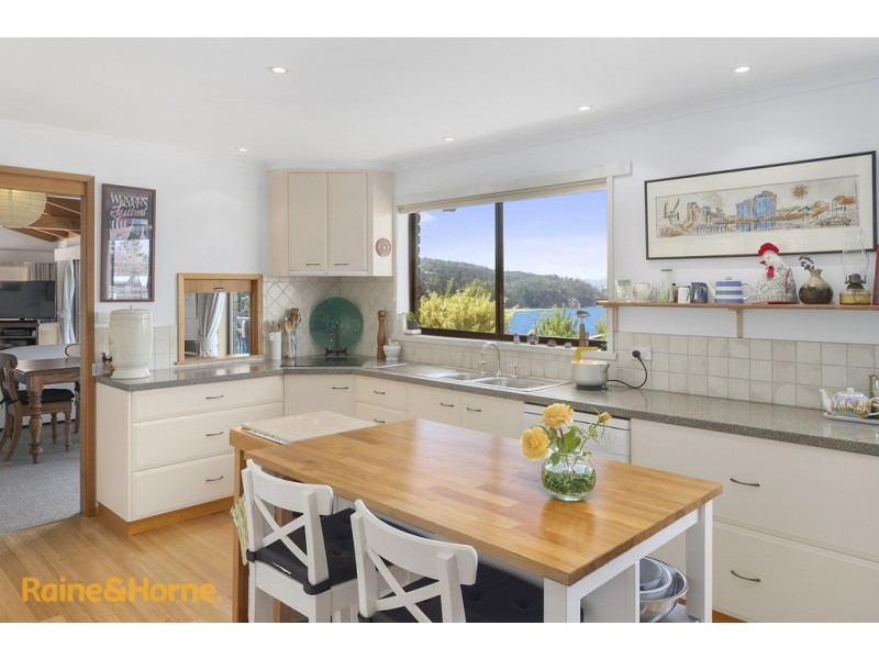 9 NICHOLAS DRIVE, Kingston Beach TAS 7050