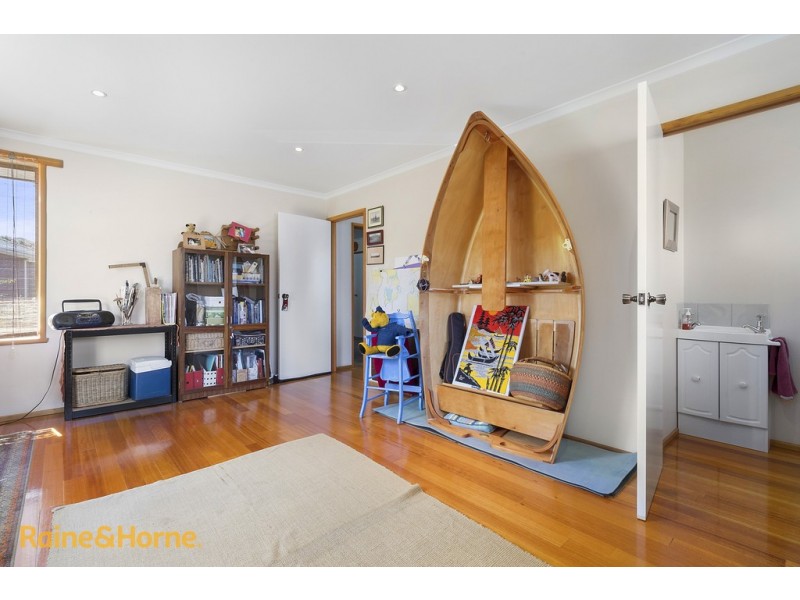 9 NICHOLAS DRIVE, Kingston Beach TAS 7050