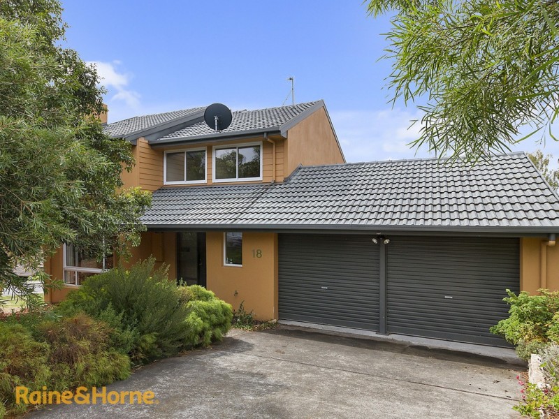 18 Flowerpot Crescent, Blackmans Bay TAS 7052