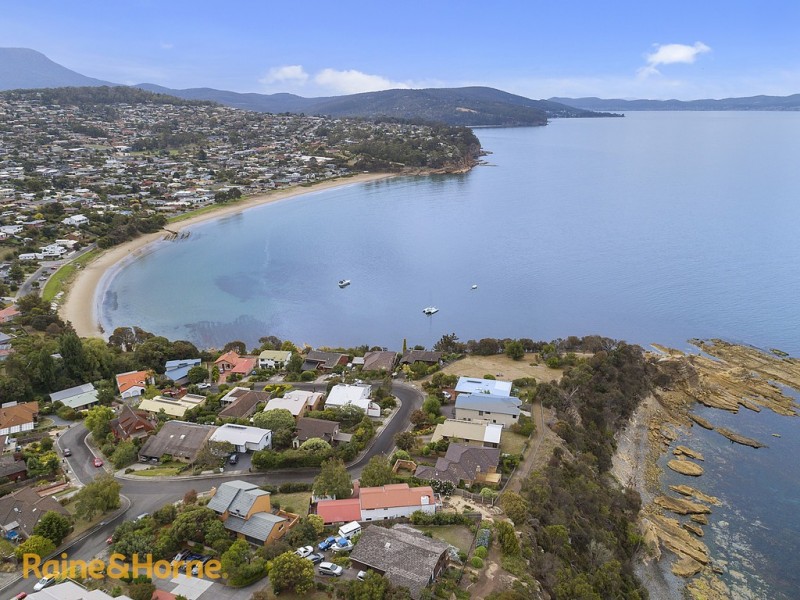 18 Flowerpot Crescent, Blackmans Bay TAS 7052