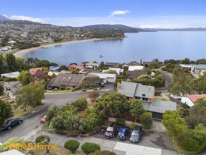 18 Flowerpot Crescent, Blackmans Bay TAS 7052