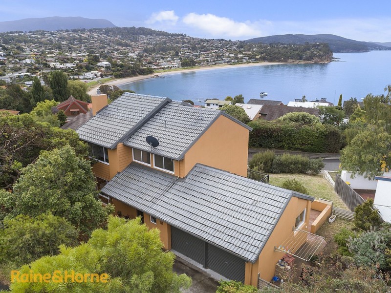 18 Flowerpot Crescent, Blackmans Bay TAS 7052