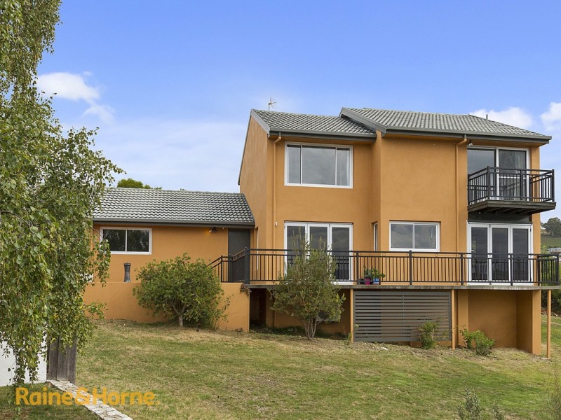 18 Flowerpot Crescent, Blackmans Bay TAS 7052