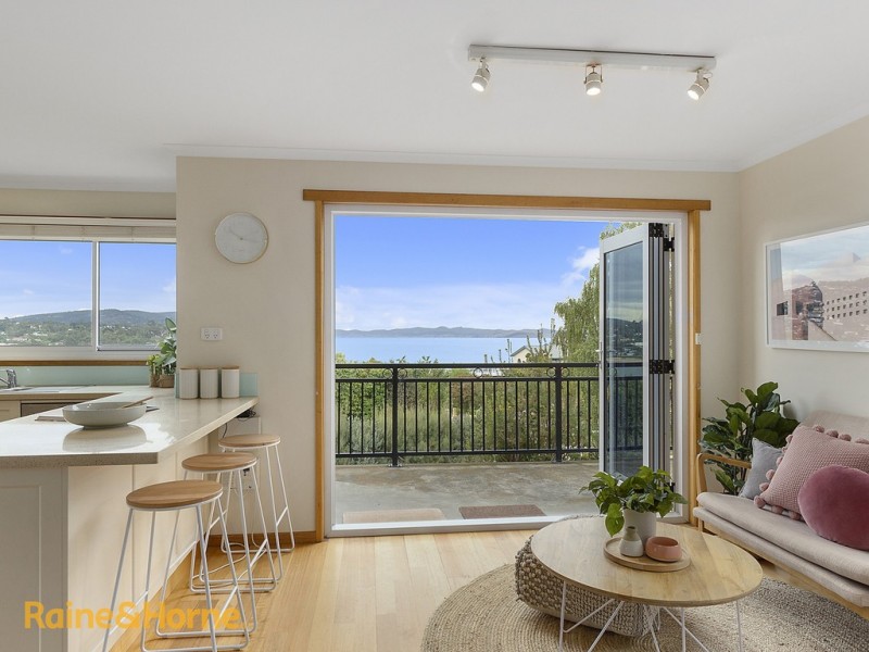 18 Flowerpot Crescent, Blackmans Bay TAS 7052