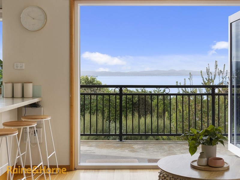 18 Flowerpot Crescent, Blackmans Bay TAS 7052