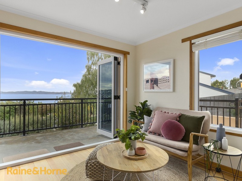 18 Flowerpot Crescent, Blackmans Bay TAS 7052