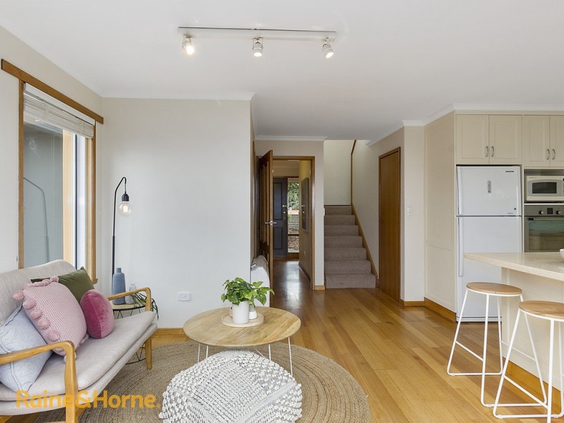 18 Flowerpot Crescent, Blackmans Bay TAS 7052