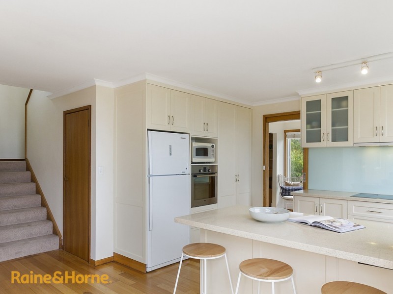 18 Flowerpot Crescent, Blackmans Bay TAS 7052