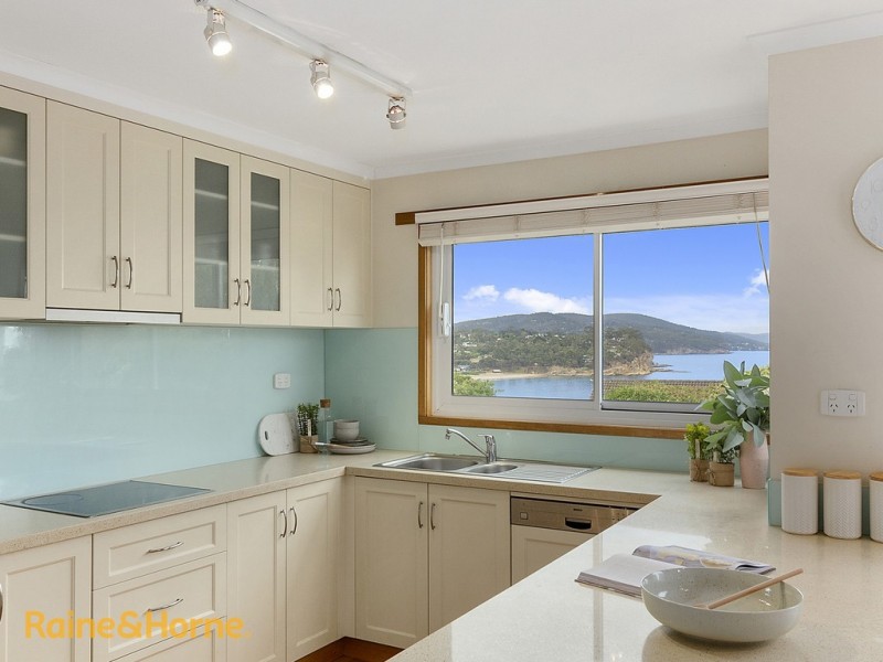 18 Flowerpot Crescent, Blackmans Bay TAS 7052