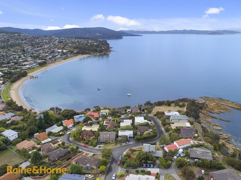 18 Flowerpot Crescent, Blackmans Bay TAS 7052