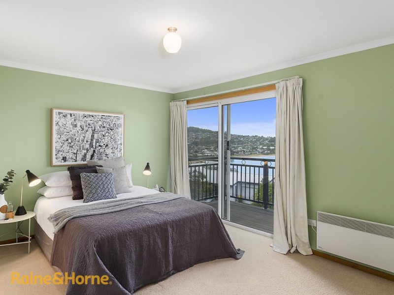 18 Flowerpot Crescent, Blackmans Bay TAS 7052
