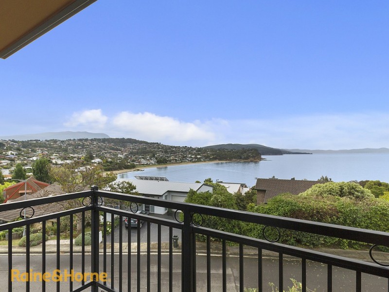 18 Flowerpot Crescent, Blackmans Bay TAS 7052