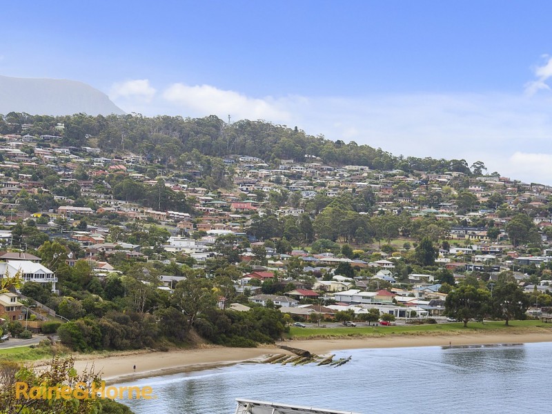 18 Flowerpot Crescent, Blackmans Bay TAS 7052
