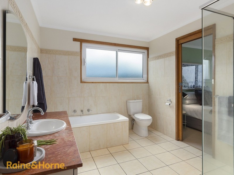 18 Flowerpot Crescent, Blackmans Bay TAS 7052