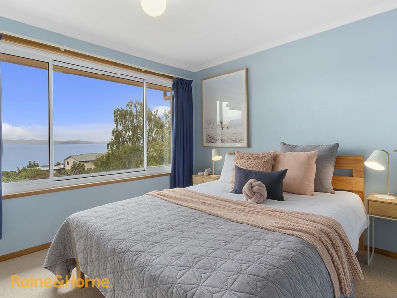 18 Flowerpot Crescent, Blackmans Bay TAS 7052