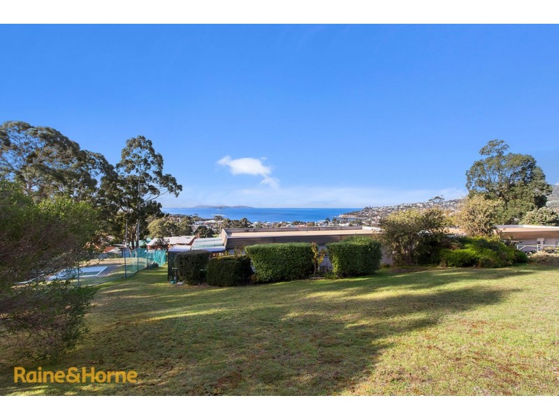 28 Pearl Place, Blackmans Bay TAS 7052