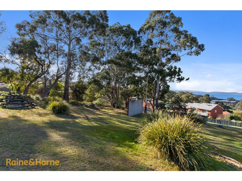 28 Pearl Place, Blackmans Bay TAS 7052