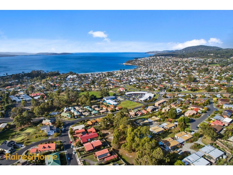 28 Pearl Place, Blackmans Bay TAS 7052