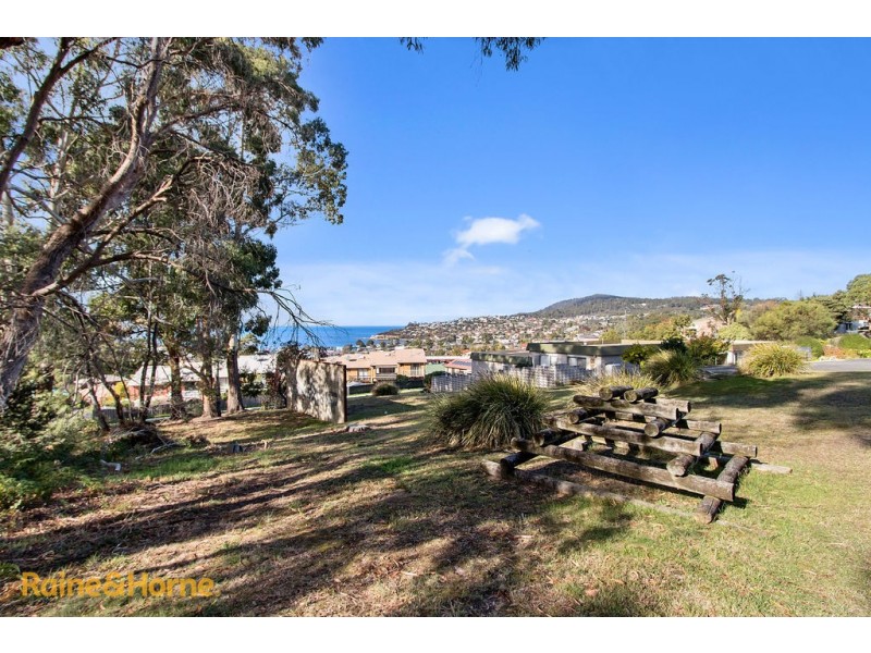 28 Pearl Place, Blackmans Bay TAS 7052