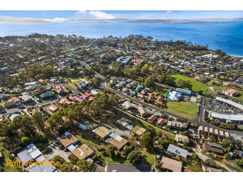 28 Pearl Place, Blackmans Bay TAS 7052