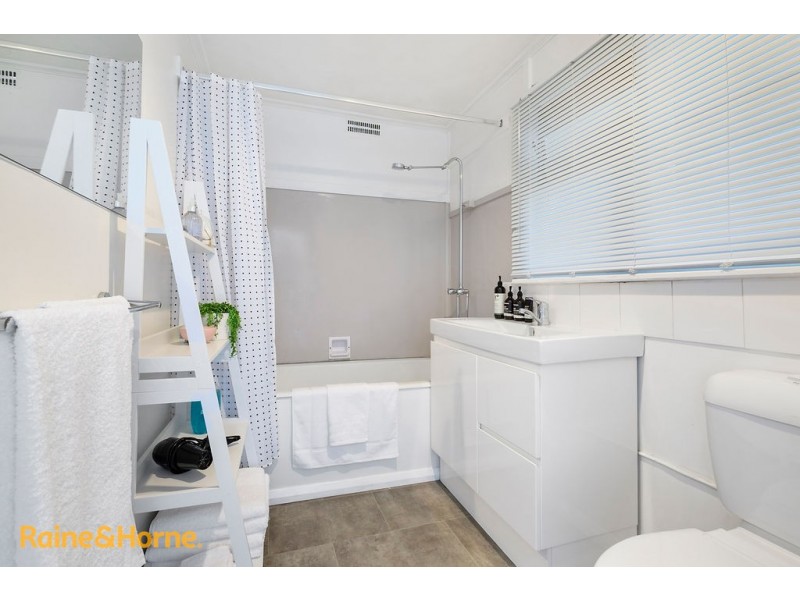 18 Windsor Street, Kingston Beach TAS 7050