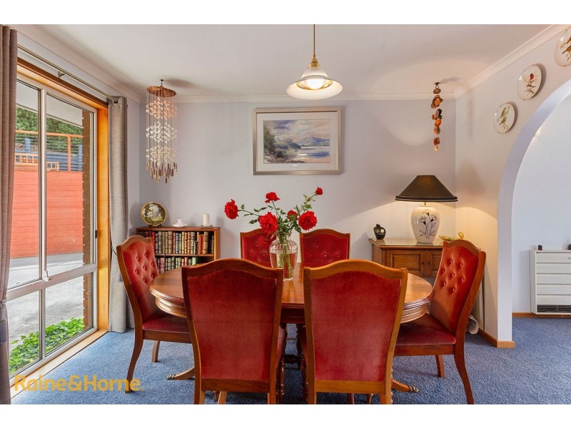 5 Coral Place, Blackmans Bay TAS 7052