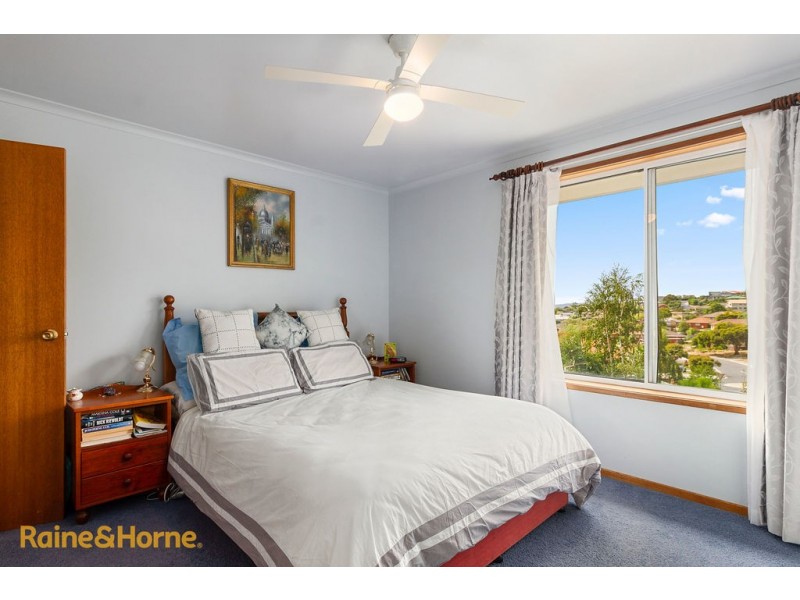 5 Coral Place, Blackmans Bay TAS 7052