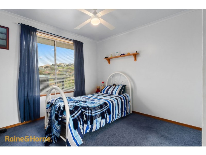 5 Coral Place, Blackmans Bay TAS 7052