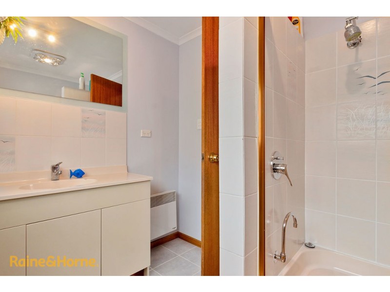 5 Coral Place, Blackmans Bay TAS 7052