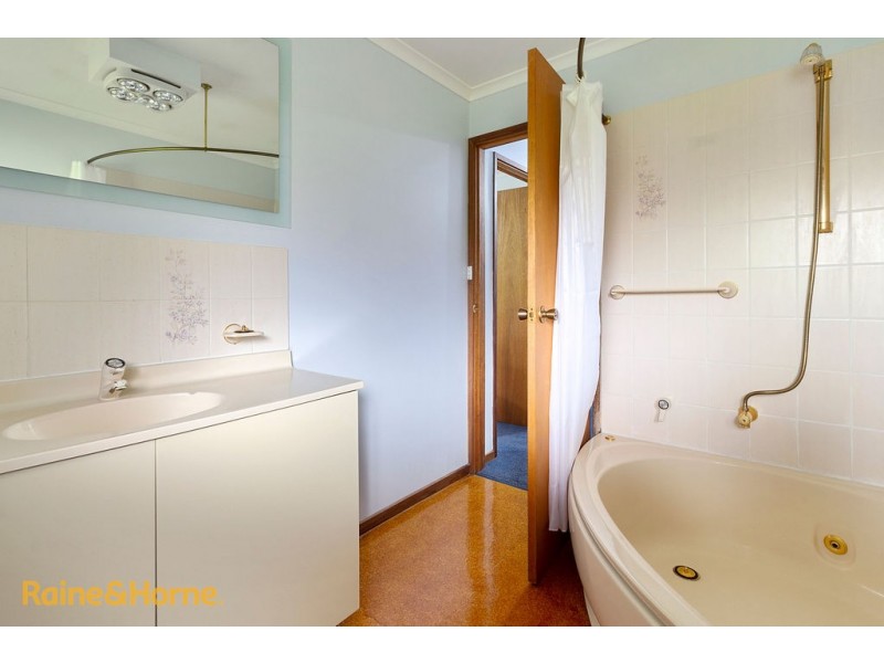 5 Coral Place, Blackmans Bay TAS 7052