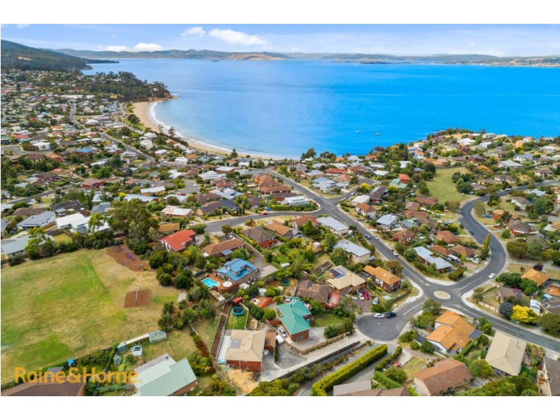 5 Coral Place, Blackmans Bay TAS 7052