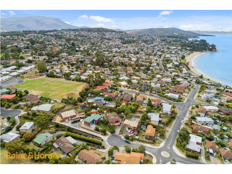 5 Coral Place, Blackmans Bay TAS 7052