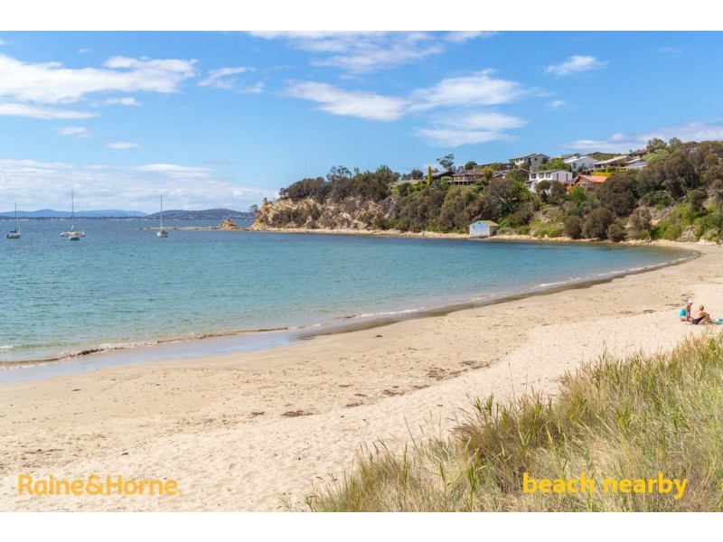 2/13 Diamond Drive, Blackmans Bay TAS 7052