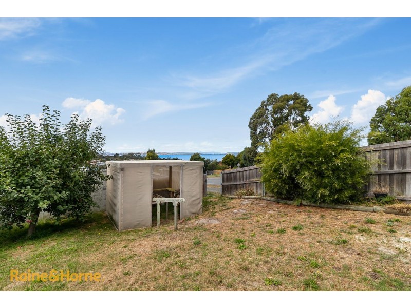 2/13 Diamond Drive, Blackmans Bay TAS 7052