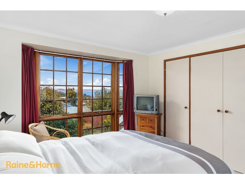 2/13 Diamond Drive, Blackmans Bay TAS 7052
