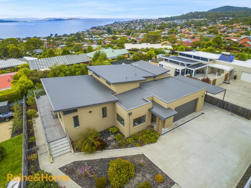 75 Burwood Drive, Blackmans Bay TAS 7052