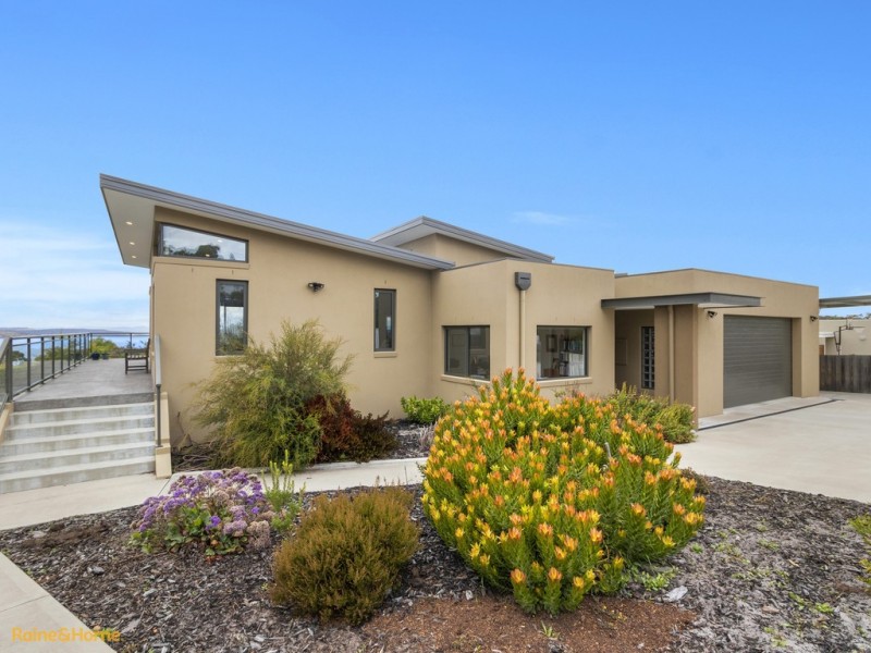 75 Burwood Drive, Blackmans Bay TAS 7052