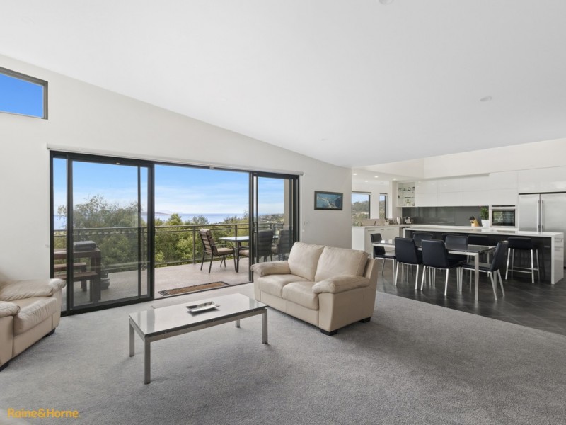 75 Burwood Drive, Blackmans Bay TAS 7052