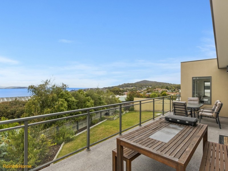 75 Burwood Drive, Blackmans Bay TAS 7052