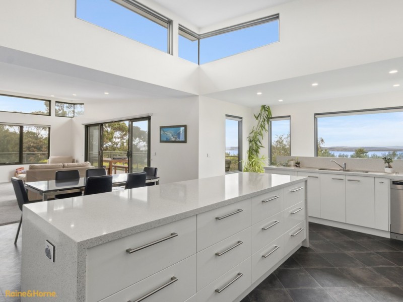 75 Burwood Drive, Blackmans Bay TAS 7052