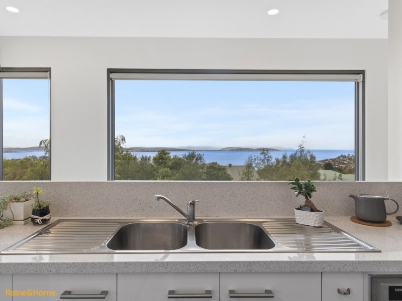 75 Burwood Drive, Blackmans Bay TAS 7052