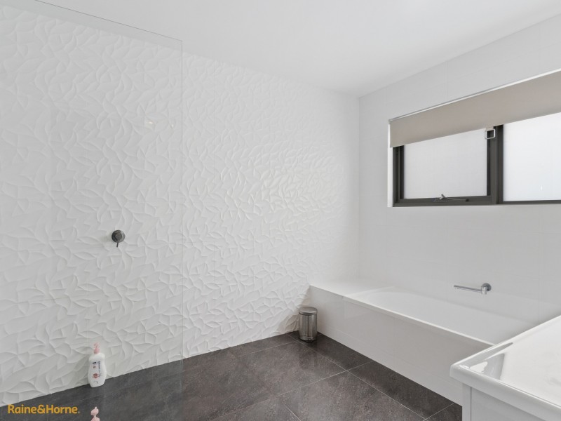 75 Burwood Drive, Blackmans Bay TAS 7052