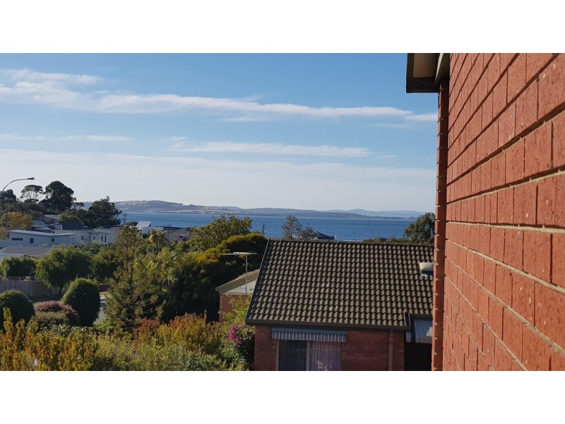 18/9 Pearsall Avenue, Blackmans Bay TAS 7052