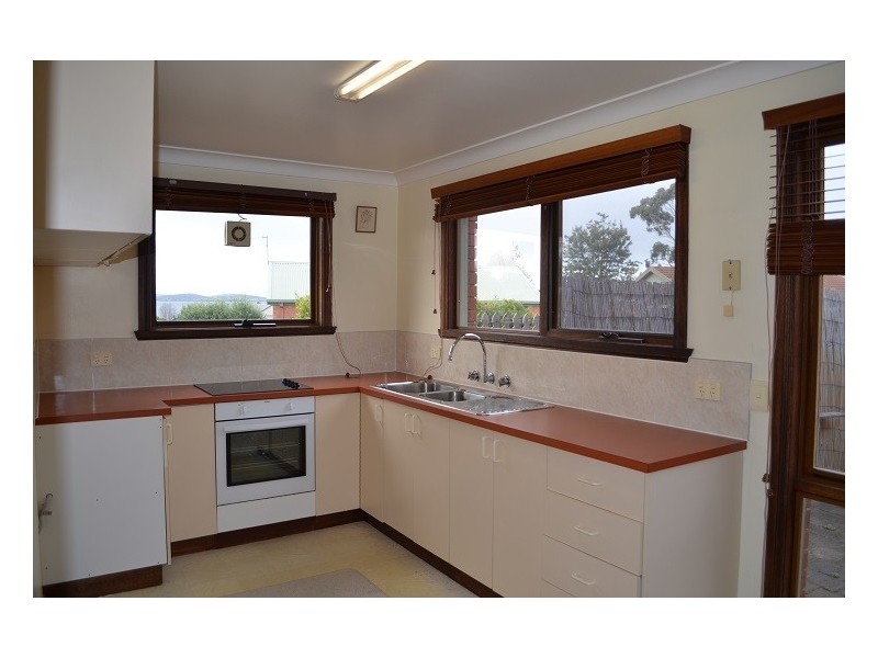 18/9 Pearsall Avenue, Blackmans Bay TAS 7052