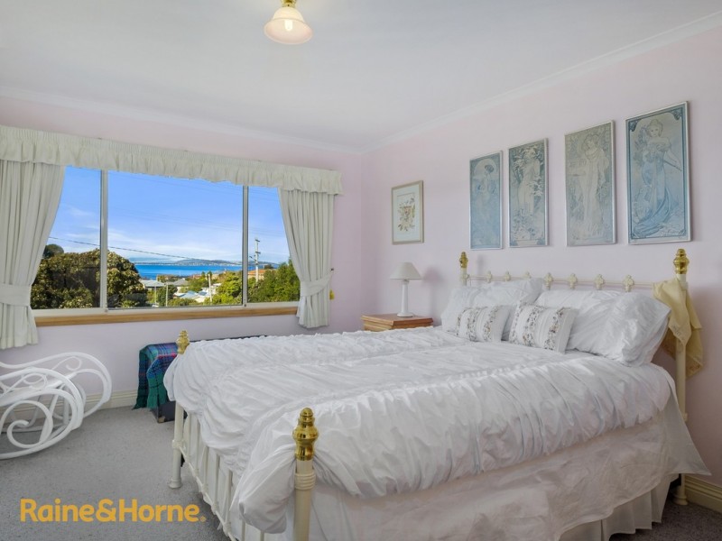 247 Roslyn Avenue, Blackmans Bay TAS 7052