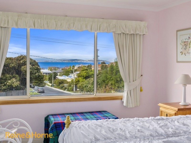 247 Roslyn Avenue, Blackmans Bay TAS 7052