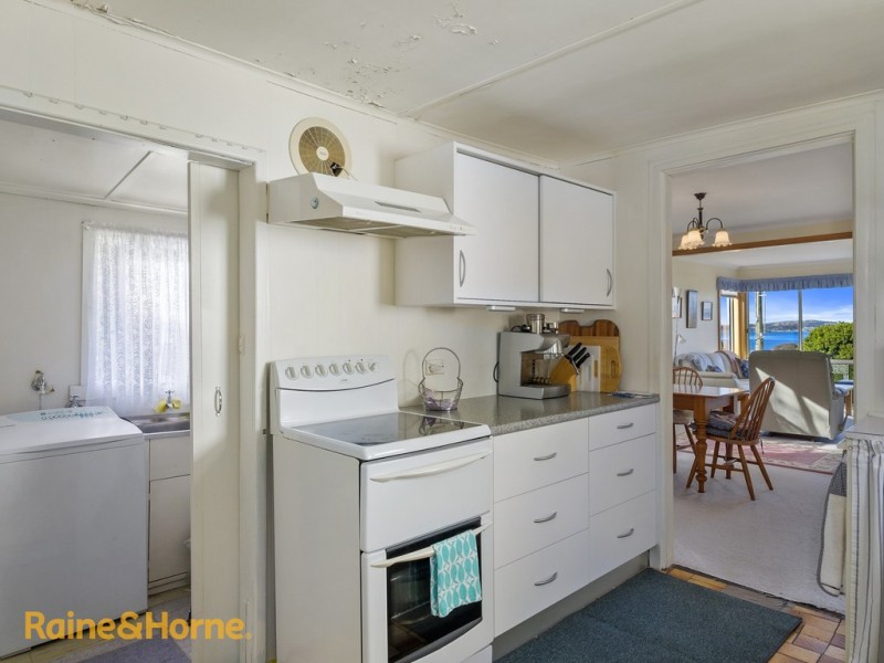 247 Roslyn Avenue, Blackmans Bay TAS 7052